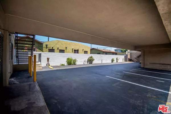 Los Angeles, CA 90003,241 W 105th Street