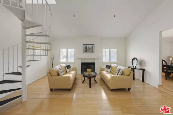 North Hollywood (los Angeles), CA 91602,10630 Moorpark Street #302