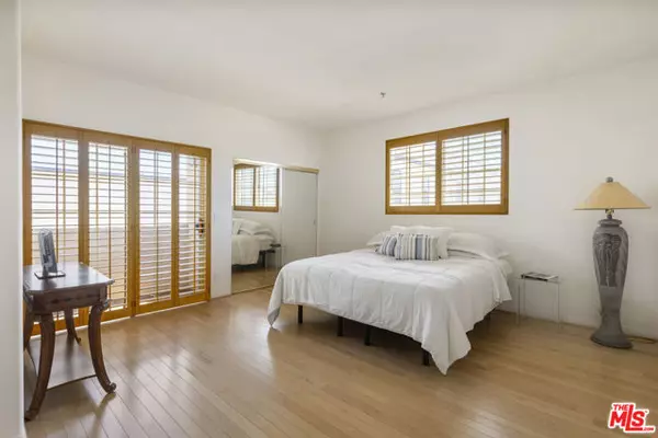 North Hollywood (los Angeles), CA 91602,10630 Moorpark Street #302