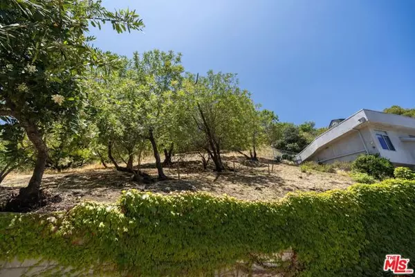 Los Angeles, CA 90065,3995 GLENALBYN Drive