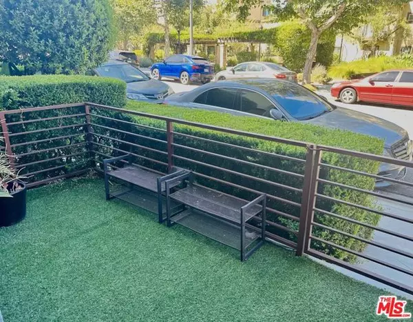 Los Angeles, CA 90065,2581 Arvia Street #5