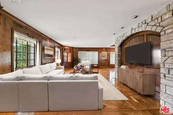 Los Angeles, CA 90049,16560 Park Lane Circle