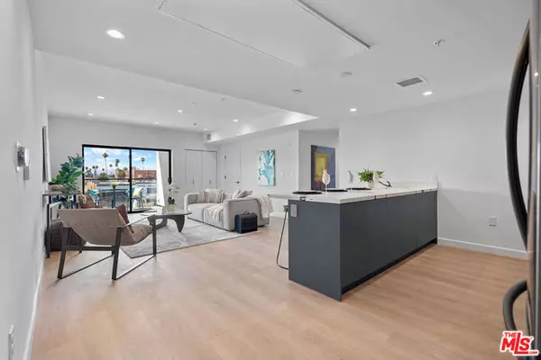Los Angeles, CA 90010,321 S Oxford Avenue #301