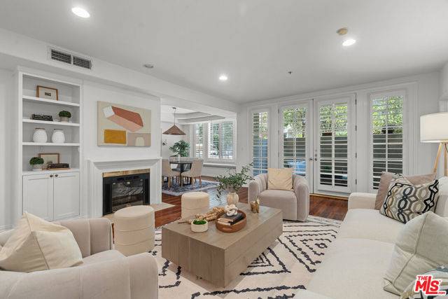 575 S Barrington Avenue #112, Los Angeles, CA 90049