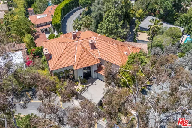 2651 La Cuesta Drive, Los Angeles, CA 90046