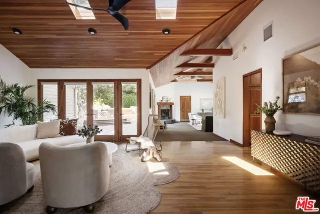 4883 Excelente Drive, Woodland Hills (los Angeles), CA 91364