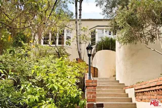 Los Angeles, CA 90046,8569 Wonderland Avenue