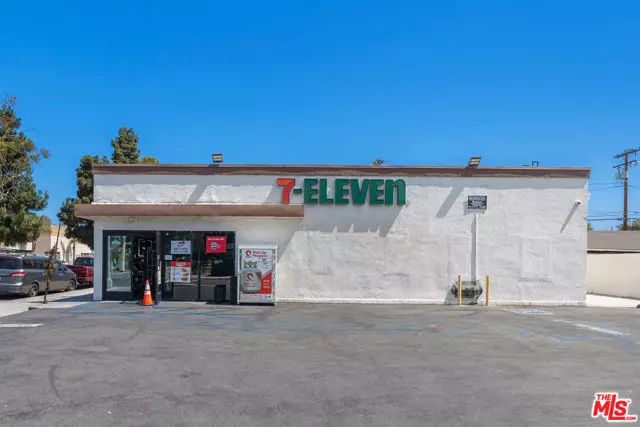 1960 Santa Fe Avenue, Long Beach, CA 90810