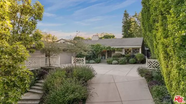 585 Lorna Lane, Los Angeles, CA 90049