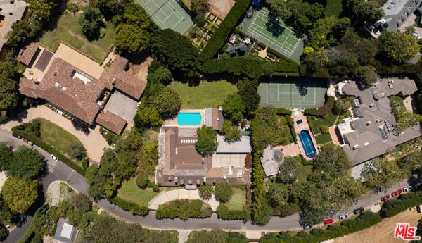 327 Delfern Drive, Los Angeles, CA 90077