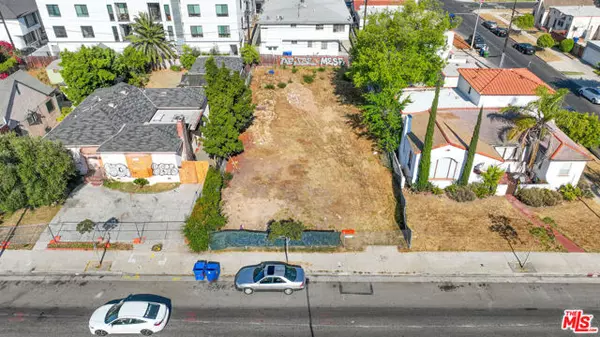 Los Angeles, CA 90019,1562 S Fairfax Avenue