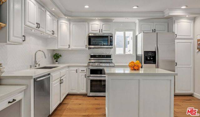 17219 Palisades Circle, Pacific Palisades (los Angeles), CA 90272