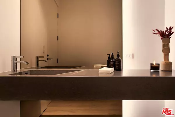 West Hollywood, CA 90048,8899 Beverly Boulevard #5F