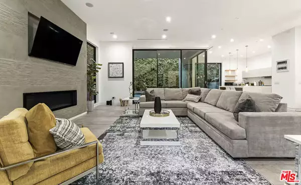 Los Angeles, CA 90038,742 N Cherokee