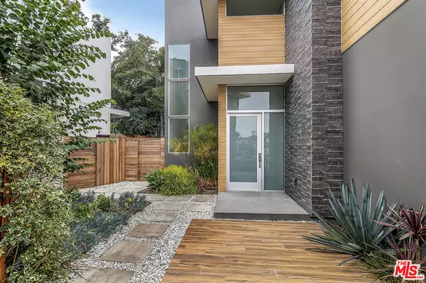 Encino (los Angeles), CA 91436,16536 Moorpark Street