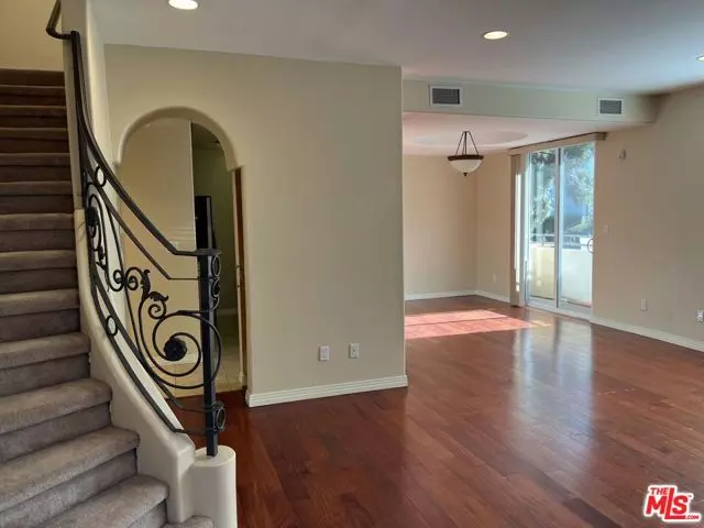 Valley Village, CA 91607,4732 Radford Avenue #10