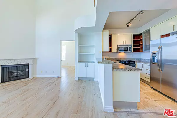 Los Angeles, CA 90005,620 S Gramercy Place #415