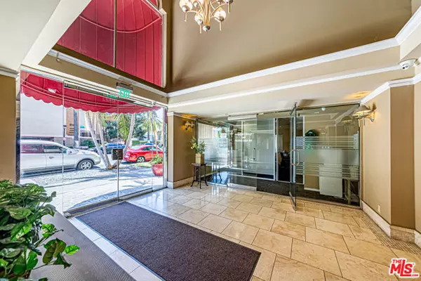 Los Angeles, CA 90005,620 S Gramercy Place #415