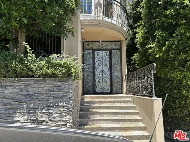 Los Angeles, CA 90068,3401 Barham Boulevard #3