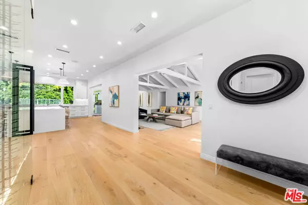 Los Angeles, CA 90049,530 S Bentley Avenue