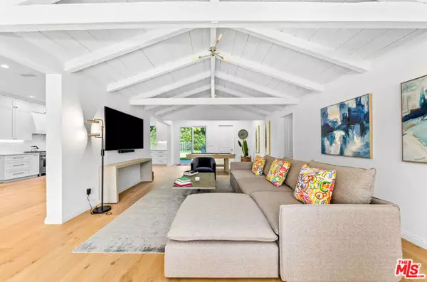 Los Angeles, CA 90049,530 S Bentley Avenue