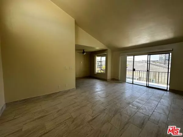 Torrance, CA 90503,3422 Maricopa Street #210