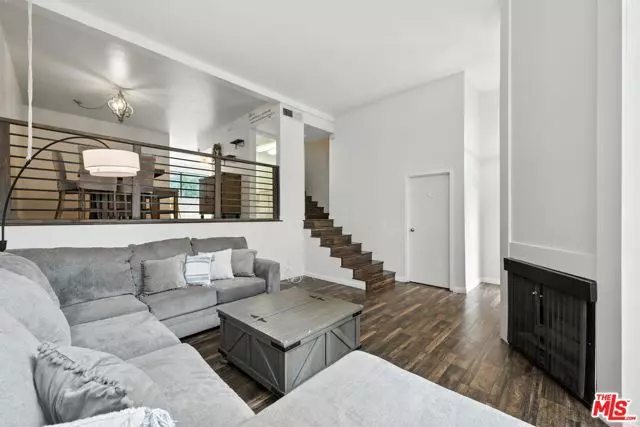 6225 Shoup Avenue #109, Woodland Hills (los Angeles), CA 91367