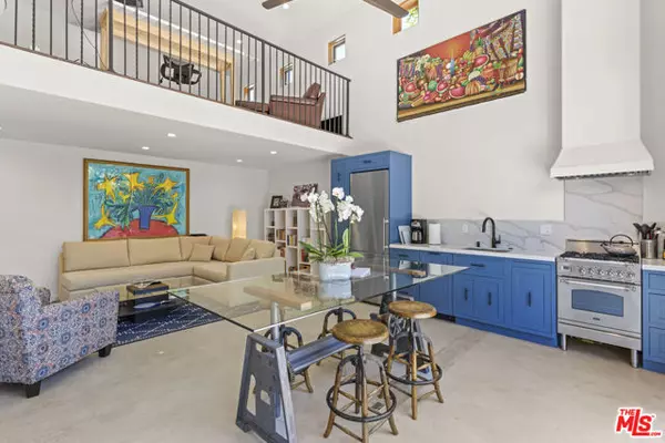 Los Angeles, CA 90046,835 N Harper Ave