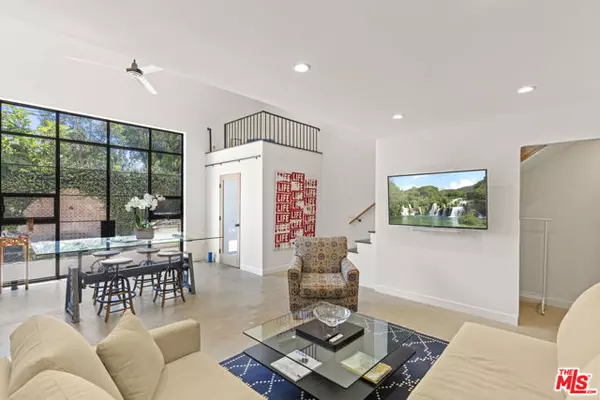 Los Angeles, CA 90046,835 N Harper Ave