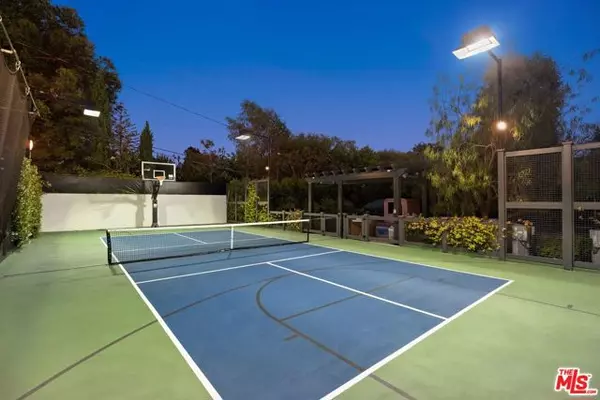 Los Angeles, CA 90049,164 N Bristol Avenue