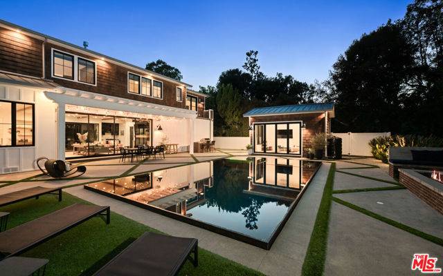 16101 Royal Mount Drive, Encino (los Angeles), CA 91436