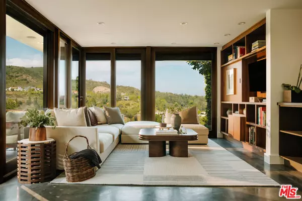 Los Angeles, CA 90049,2220 Banyan Drive