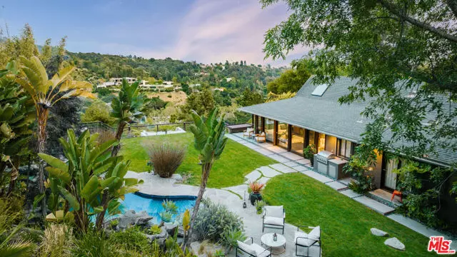 Los Angeles, CA 90049,2220 Banyan Drive