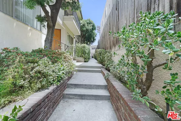 Los Angeles, CA 90025,1236 Mcclellan Drive