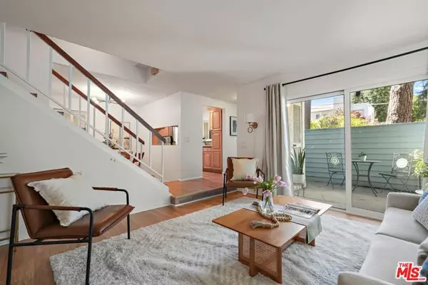 Tarzana (los Angeles), CA 91356,18411 Hatteras Street #106