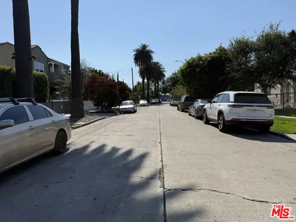 Los Angeles, CA 90016,5227 W 20th Street