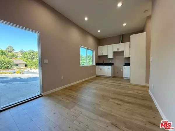 Sunland (los Angeles), CA 91040,10212 Kalua Drive