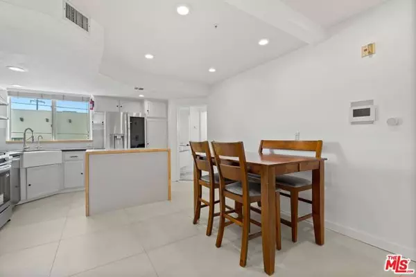Los Angeles, CA 90066,3854 Beethoven Street #2