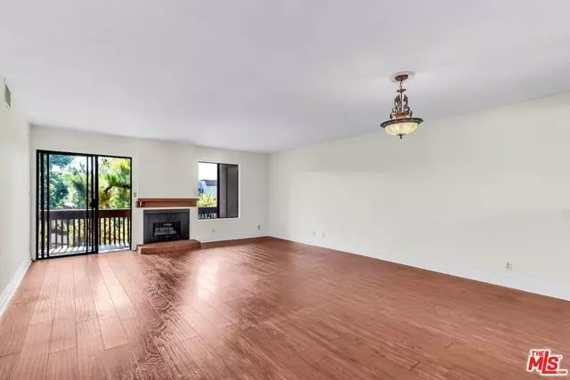 15207 Magnolia Boulevard #209, Sherman Oaks, CA 91403