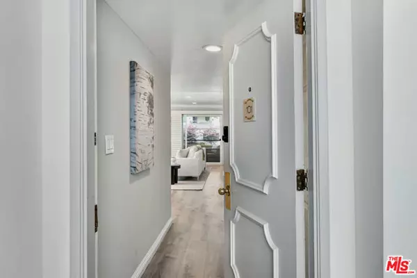 Beverly Hills, CA 90211,225 S Tower Drive #101