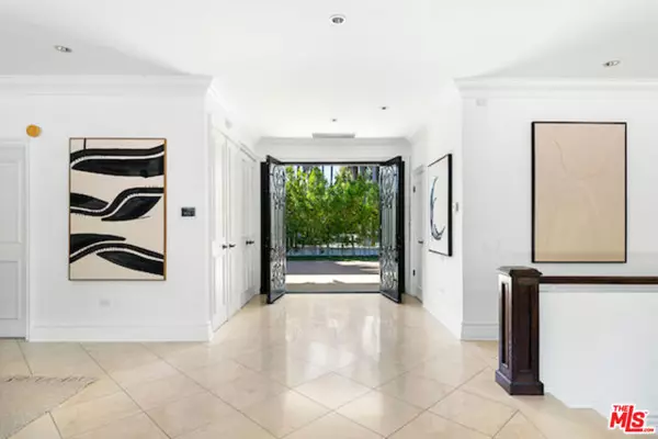 Beverly Hills, CA 90210,716 N Beverly Drive