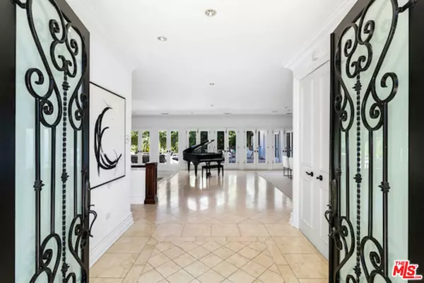 Beverly Hills, CA 90210,716 N Beverly Drive