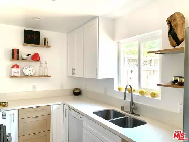 11138 Aqua Vista Street #60, North Hollywood (los Angeles), CA 91602