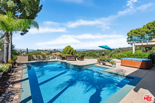 21727 Ulmus Drive, Woodland Hills (los Angeles), CA 91364