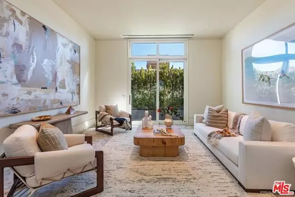 Beverly Hills, CA 90210,455 N Palm Drive #PH