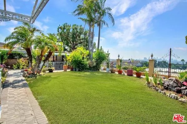 Los Angeles, CA 90027,5222 Los Franciscos Way