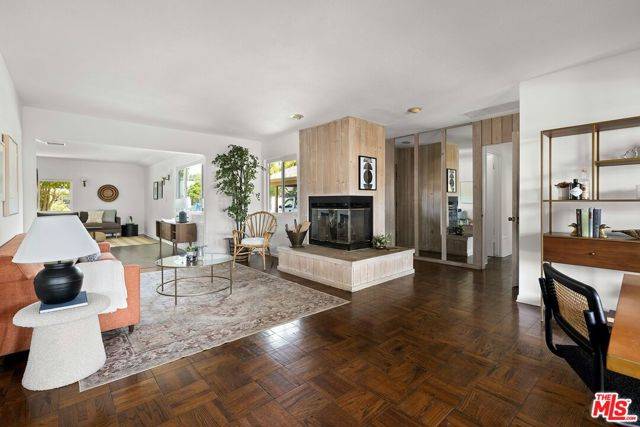 8137 Bianca Avenue, Northridge (los Angeles), CA 91325