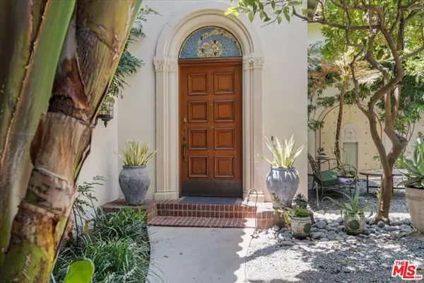 Los Angeles, CA 90068,7040 Hillside Avenue