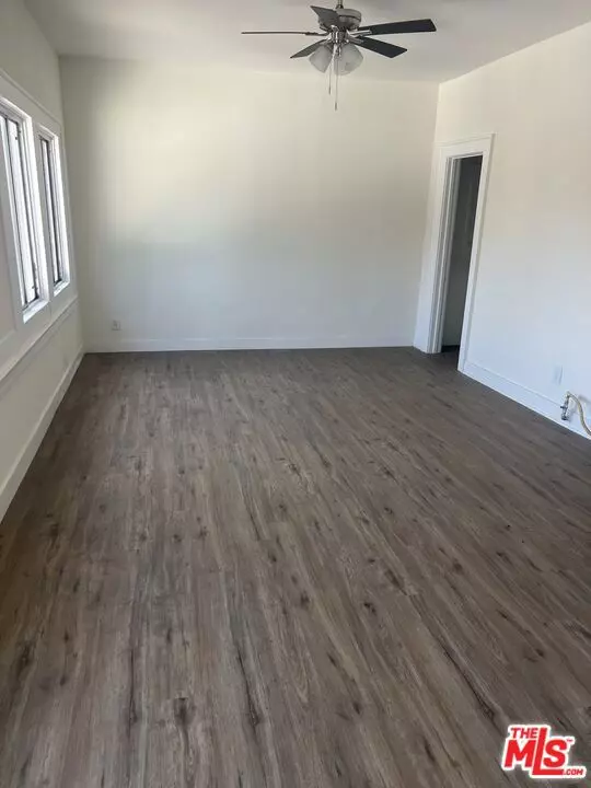 Los Angeles, CA 90037,524 W Vernon Avenue