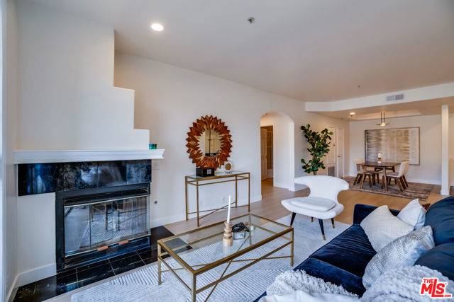 10824 Bloomfield Street #208, Toluca Lake (los Angeles), CA 91602